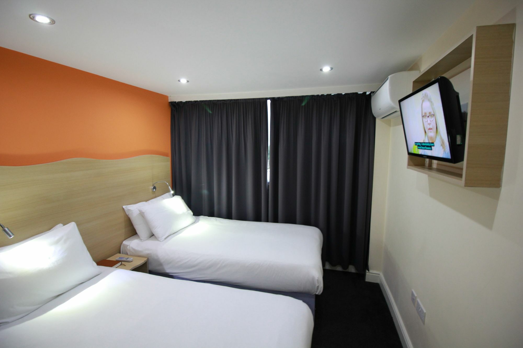 Western Queens Crystal Palace Hotel London