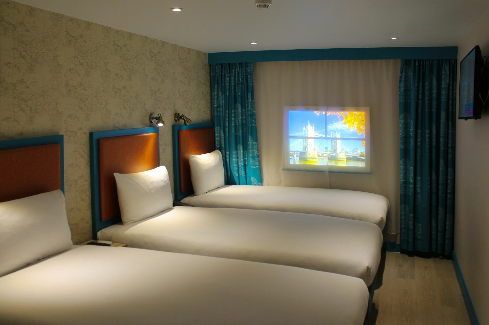 Western Queens Crystal Palace Hotel London