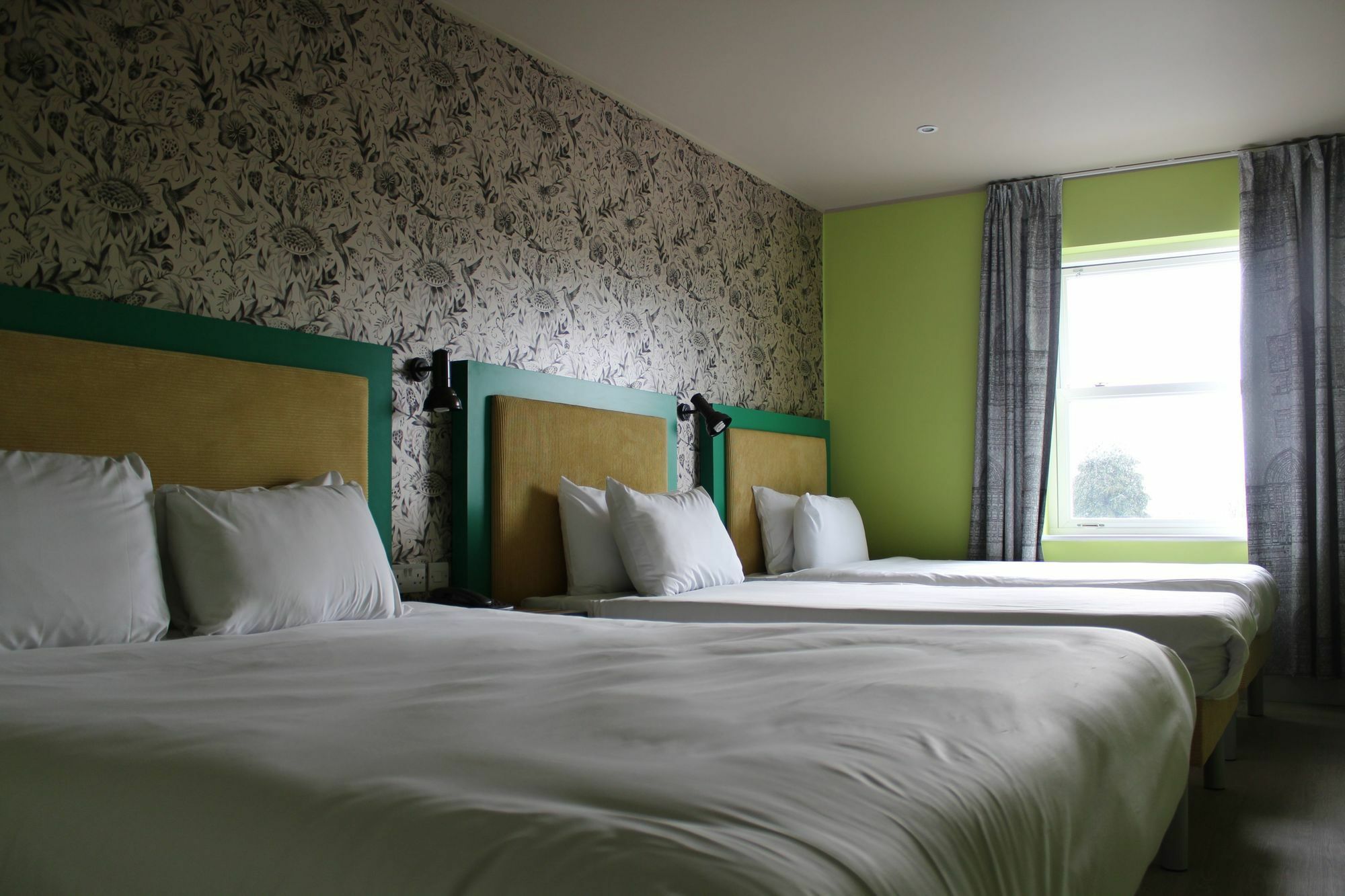 Hotel Western Queens Crystal Palace 3*