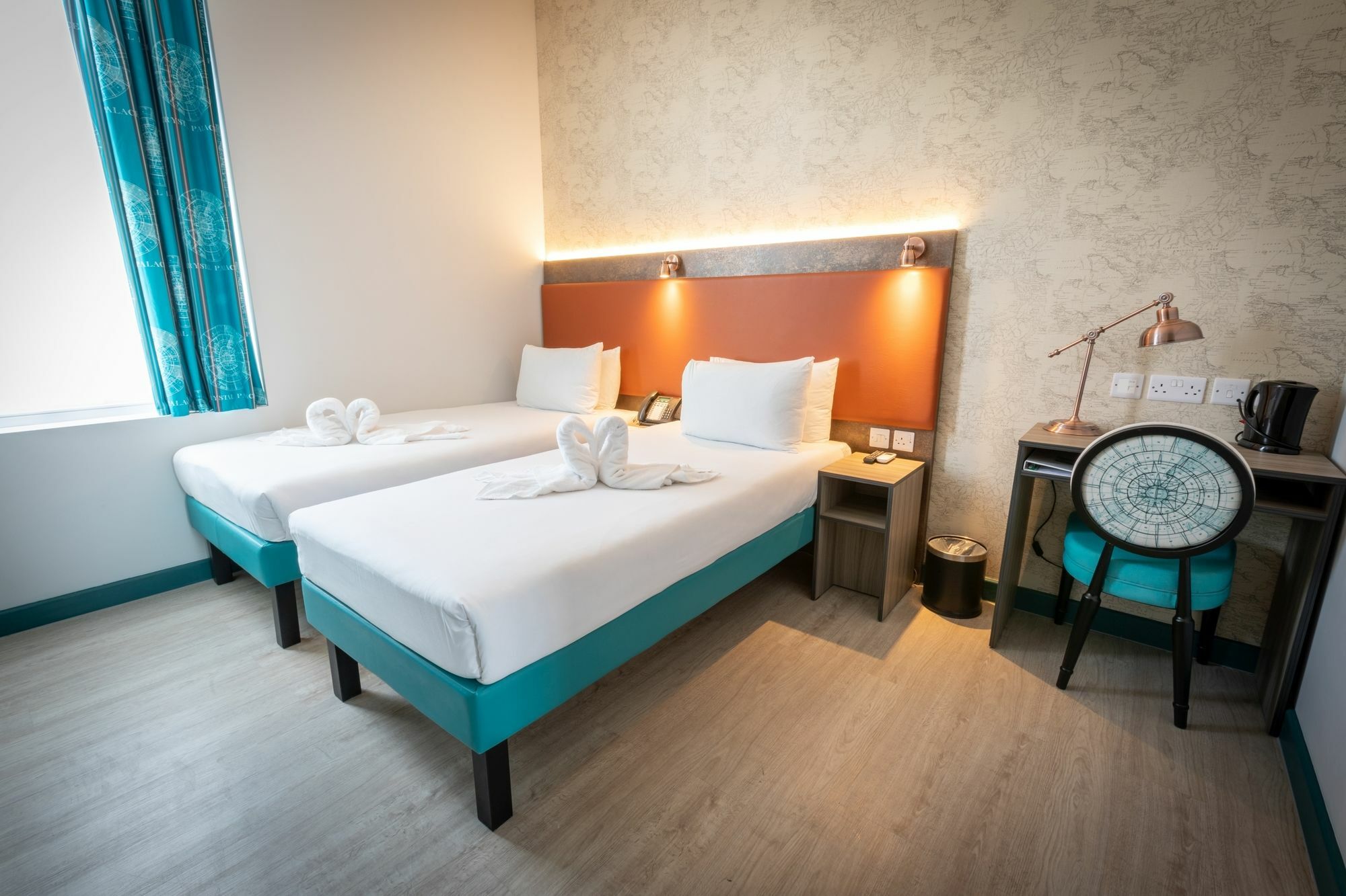 Western Queens Crystal Palace Hotel 3*