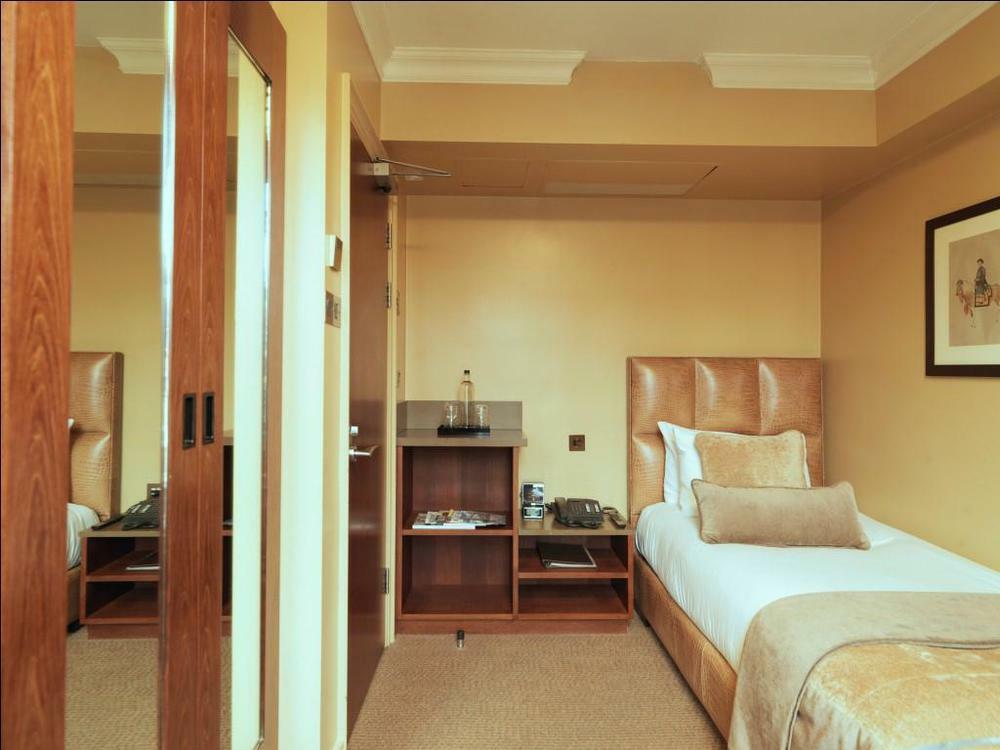 Hotel Radisson Blu Edwardian Berkshire Hotel, 4*
