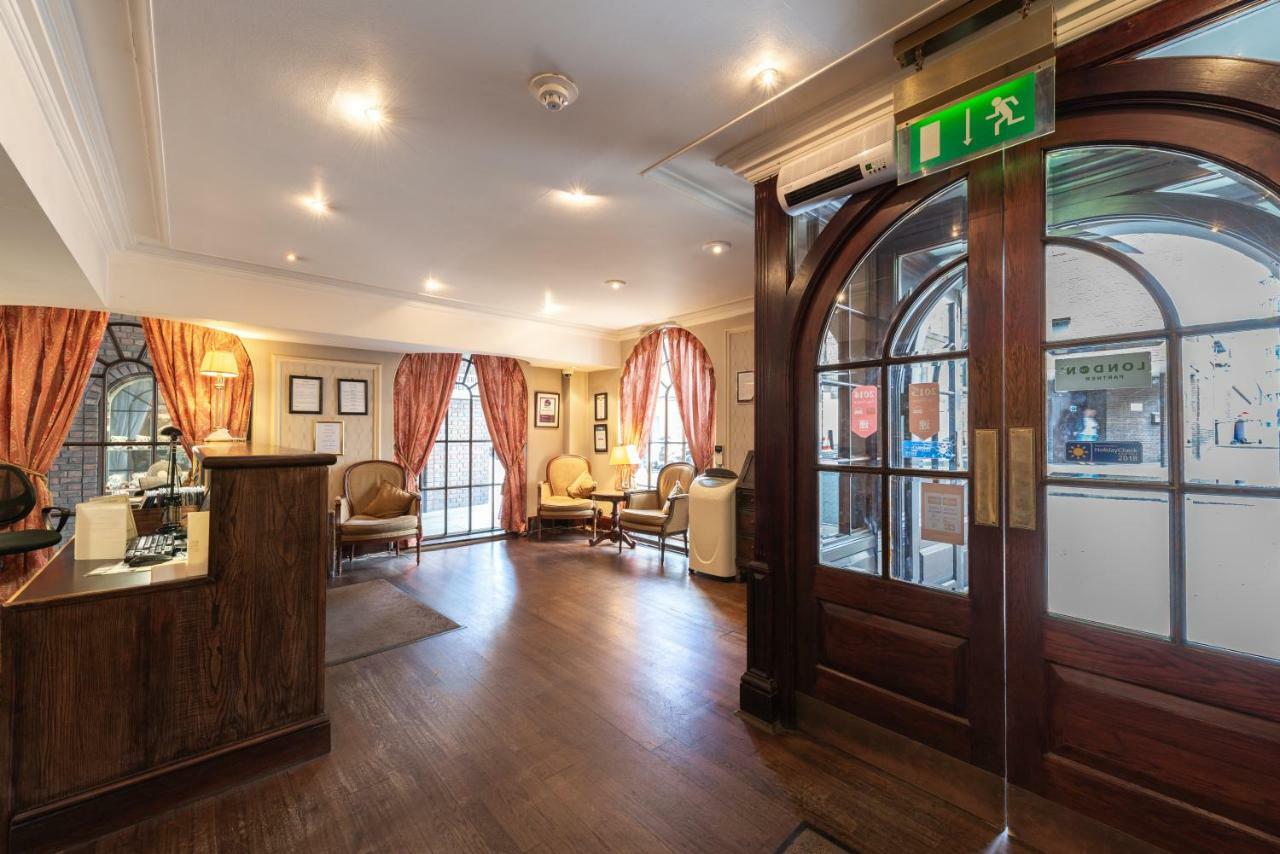 Park Lane Mews 4*