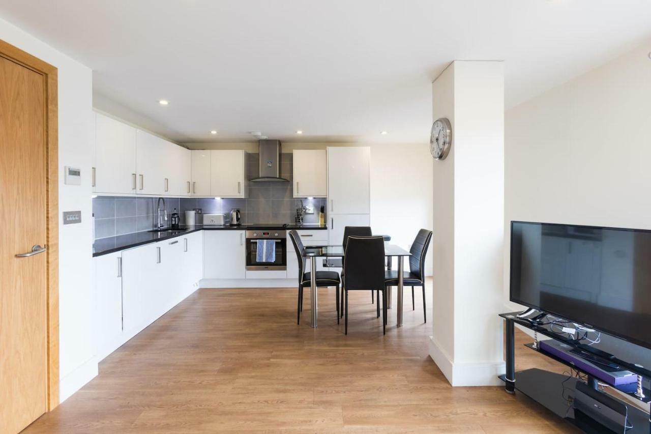 Modern 2 Bed 2 Bath Hyde Park