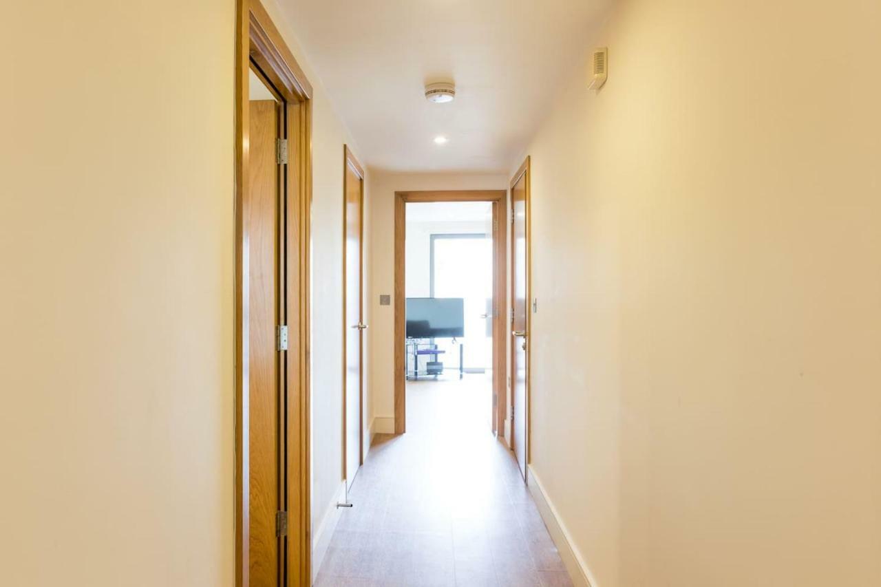 Modern 2 Bed 2 Bath Hyde Park London