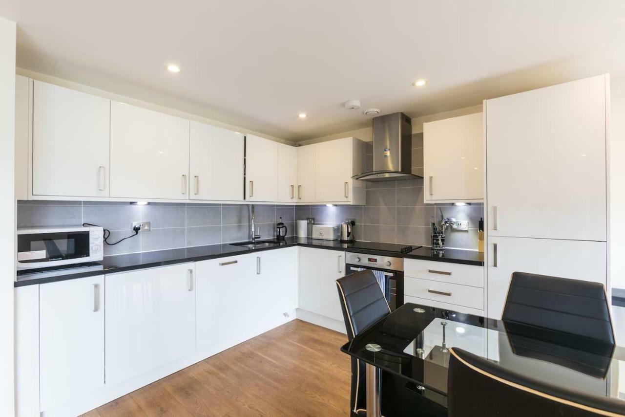 Modern 2 Bed 2 Bath Hyde Park London