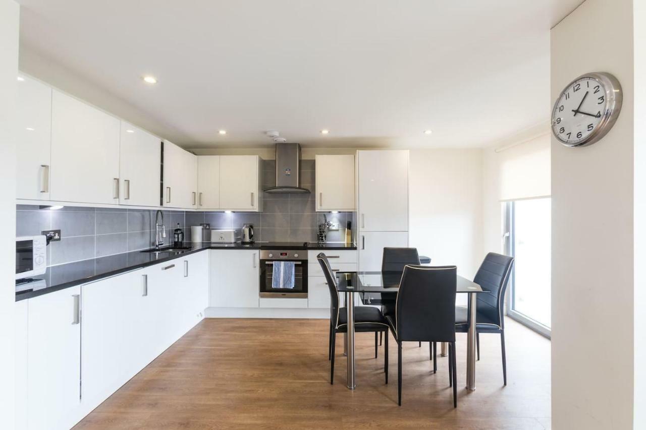 Modern 2 Bed 2 Bath Hyde Park Apartment London