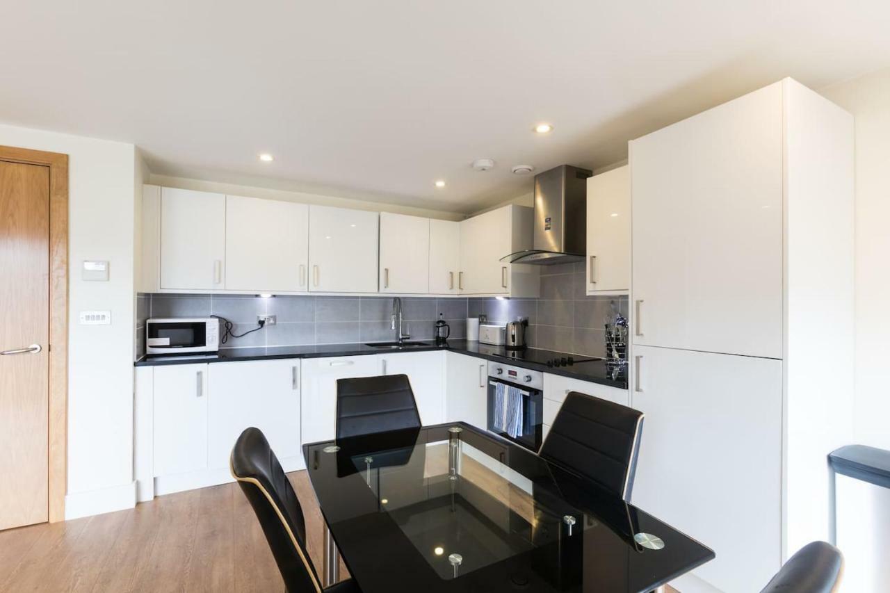 Modern 2 Bed 2 Bath Hyde Park Apartment London