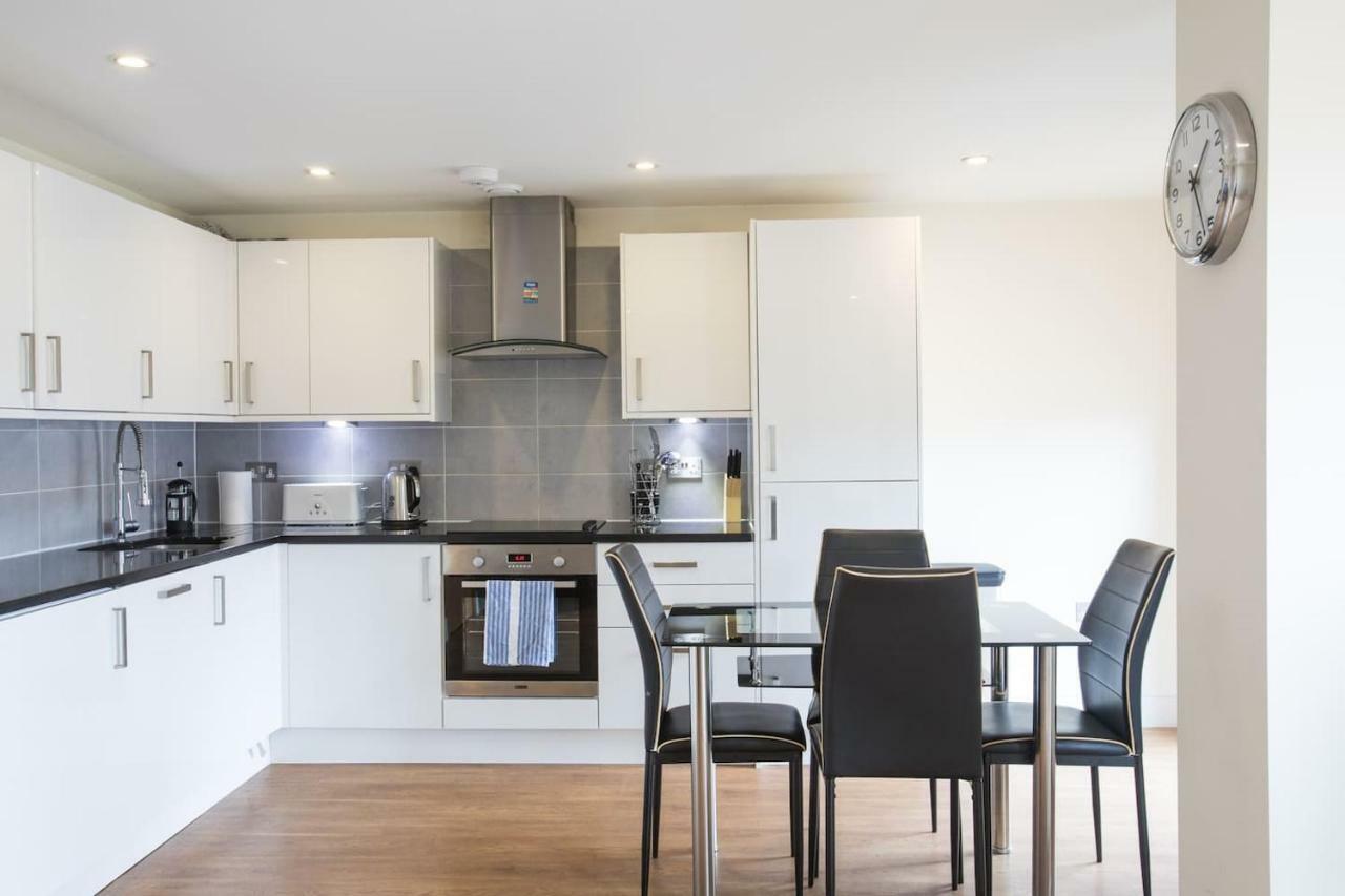 Modern 2 Bed 2 Bath Hyde Park London