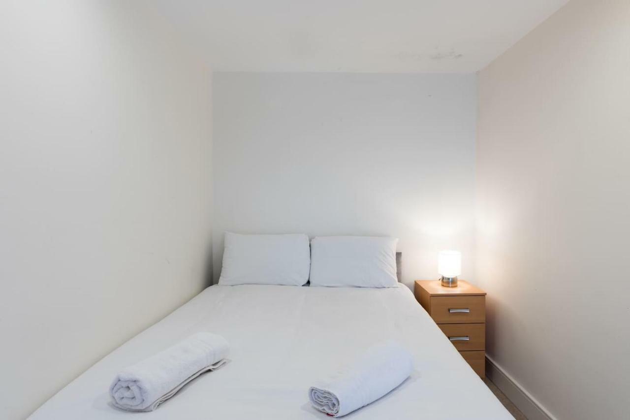 Modern 2 Bed 2 Bath Hyde Park * London