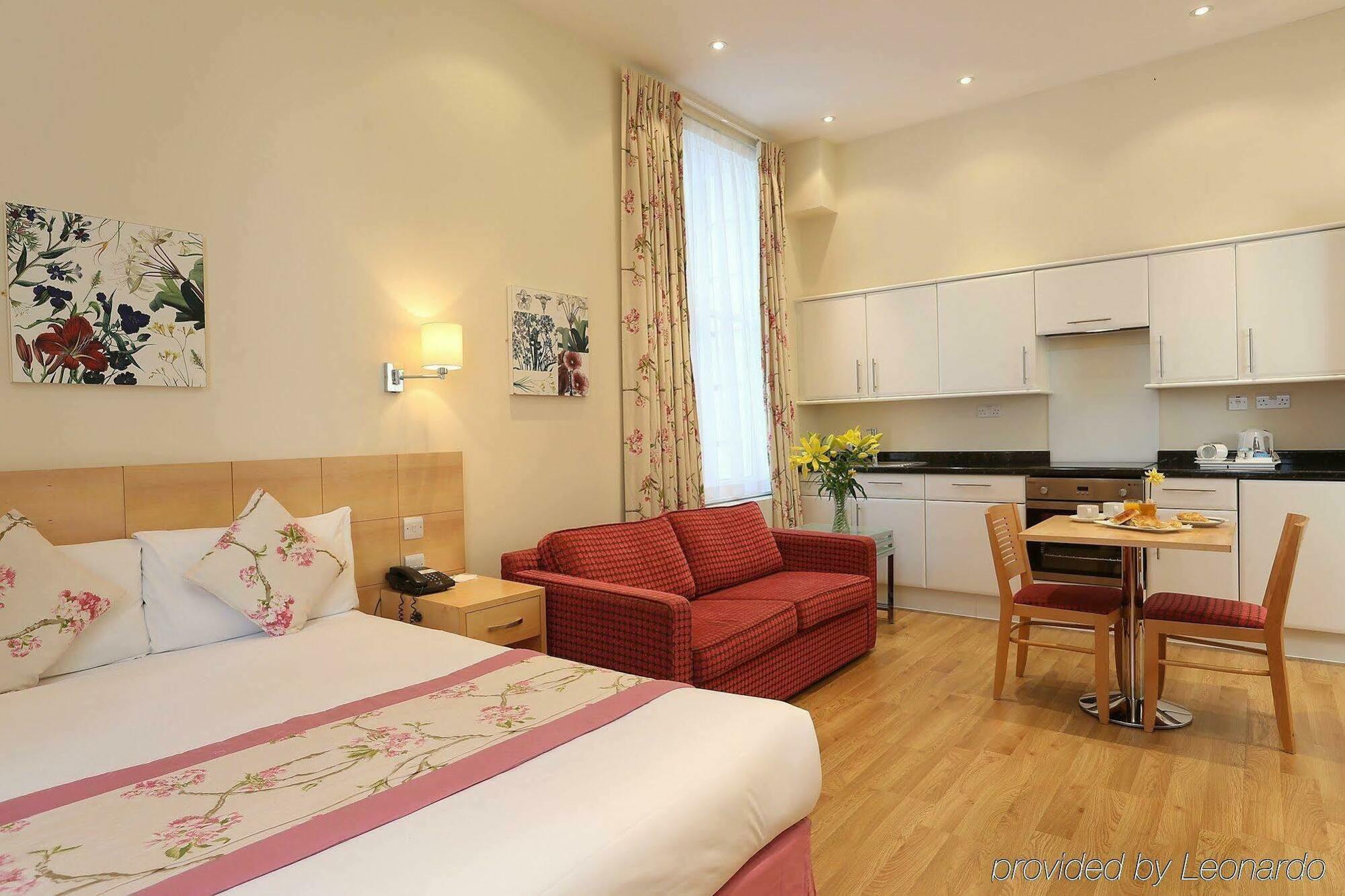 Oliver Plaza 4* London