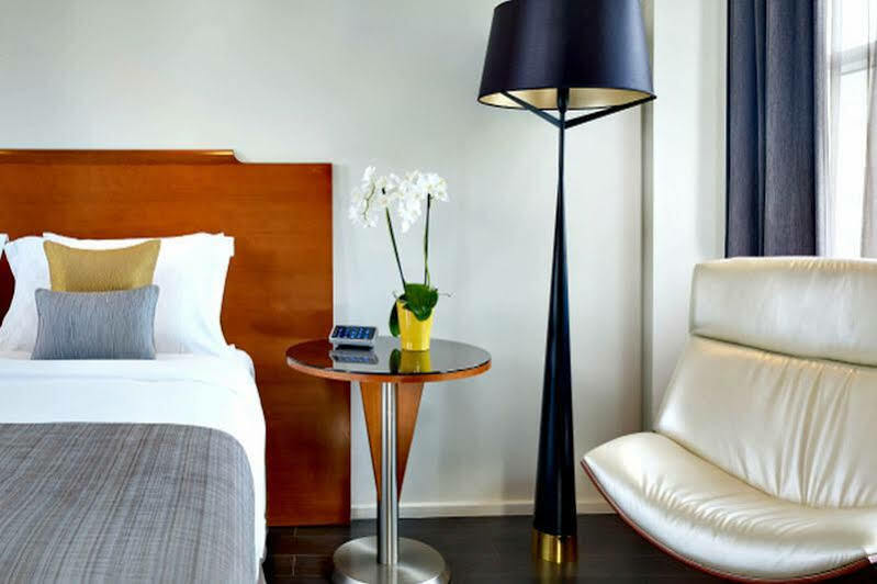 Park Plaza Victoria 4*