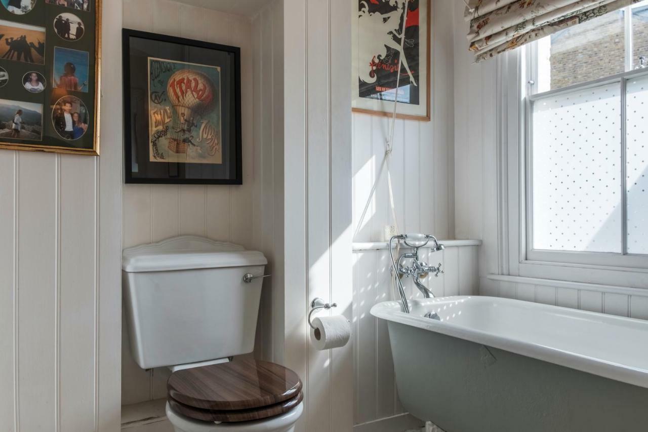 Veeve - Beautiful Interiors On A Battersea Crescent Holiday home London