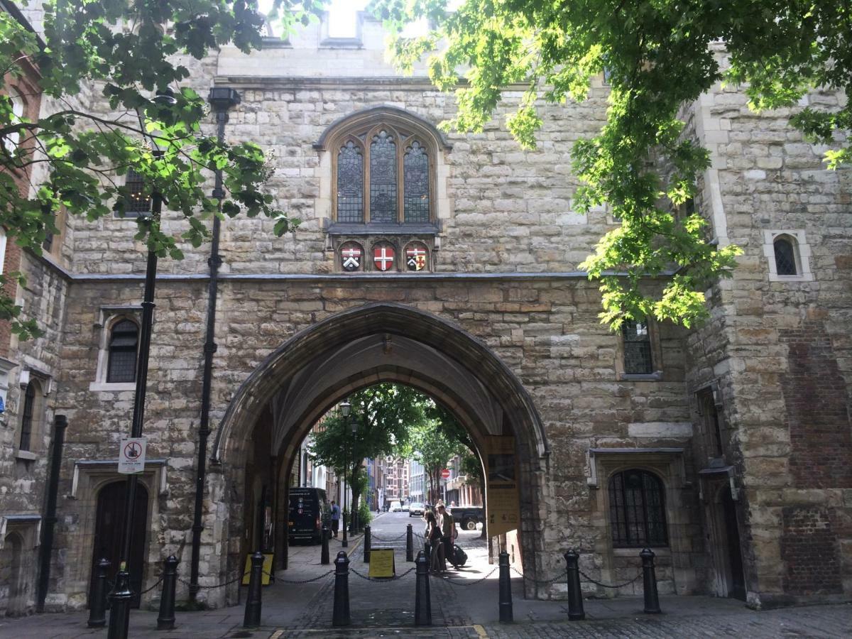 Modern & Peaceful Flat 2 Mins To Tube * Londen