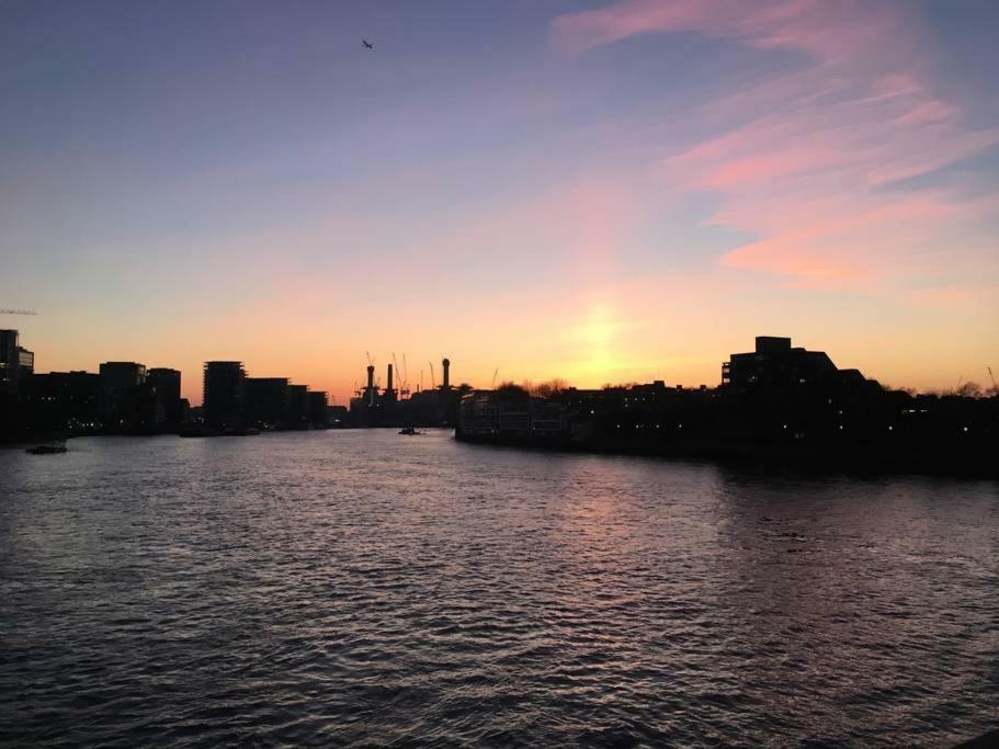 Zone 1 Riverside -st George Wharf Londen