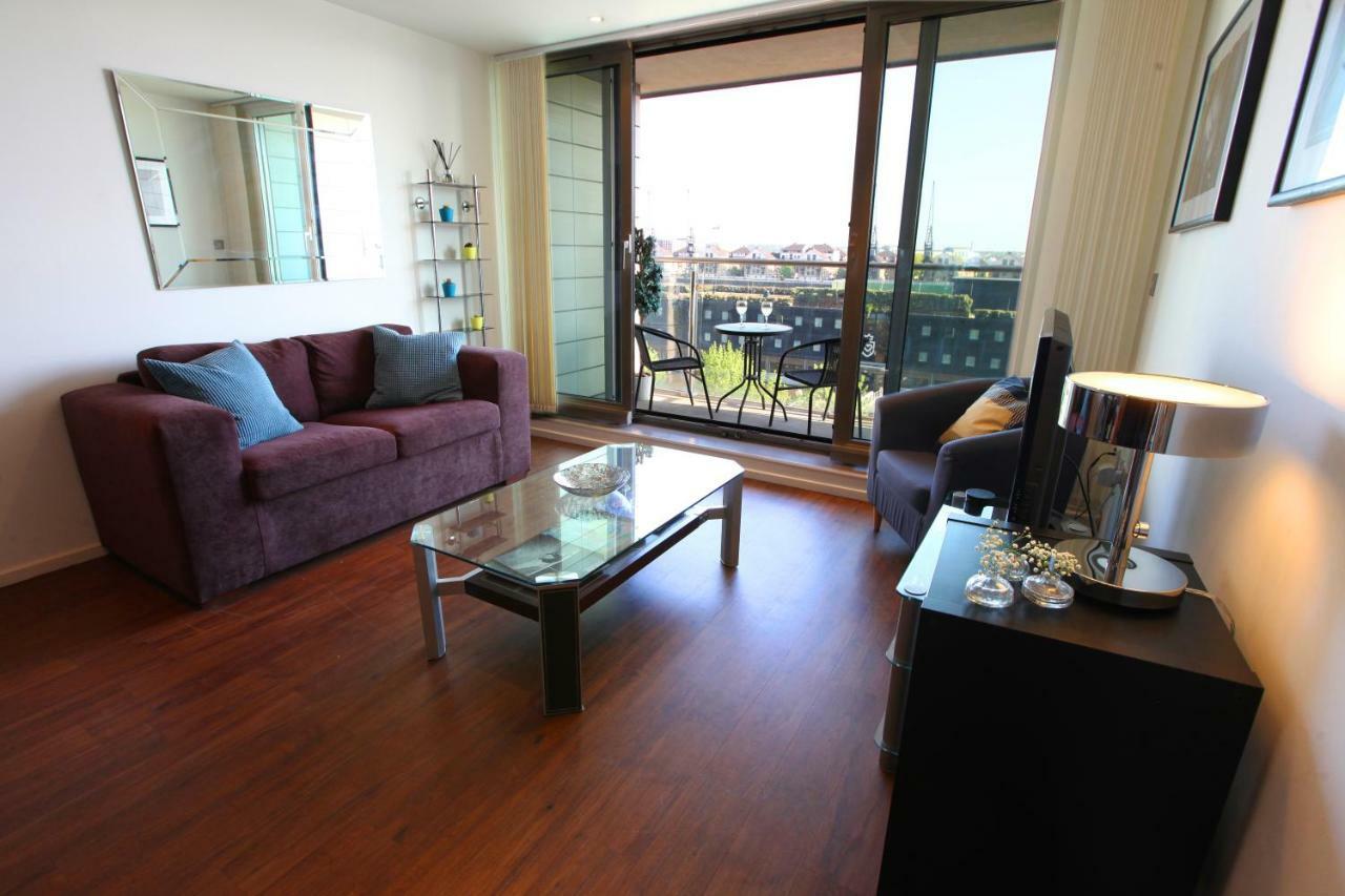 Oxygen With Balcony And Thames River View Near Excel - Royal Victoria Apartment *