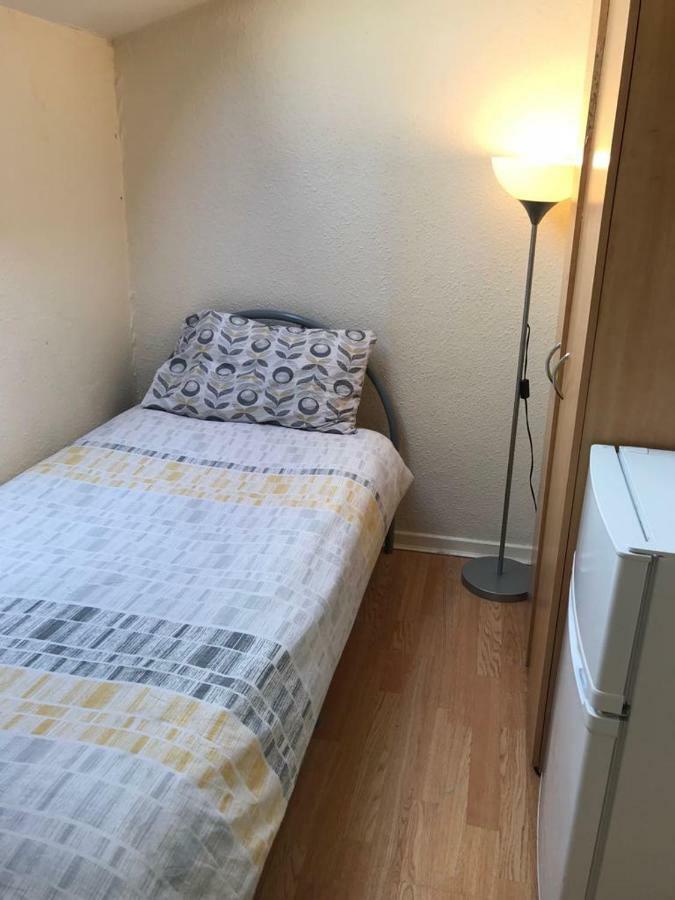 Single Room, 5 Mins To Wembley Stadium! *