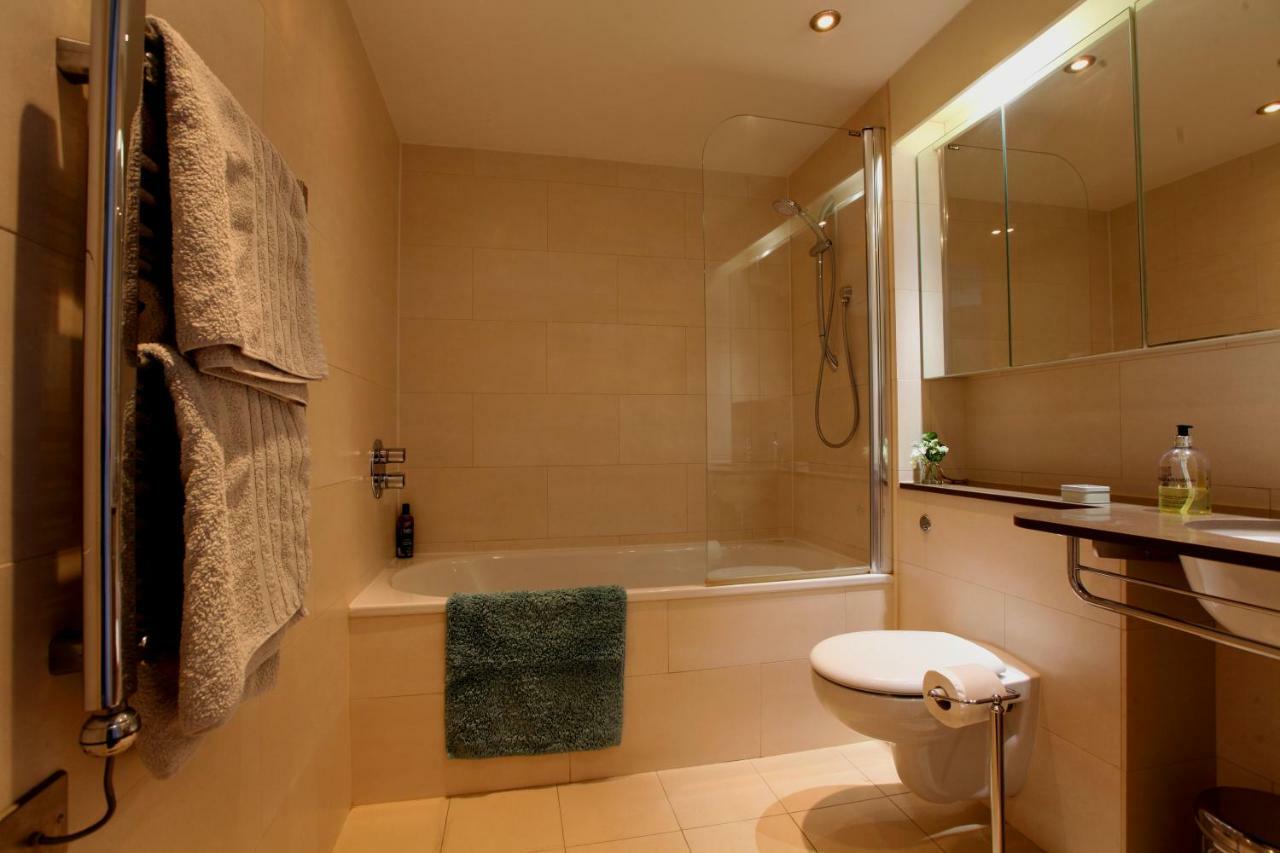 Oxygen With Balcony And Thames River View Near Excel - Royal Victoria Apartment *