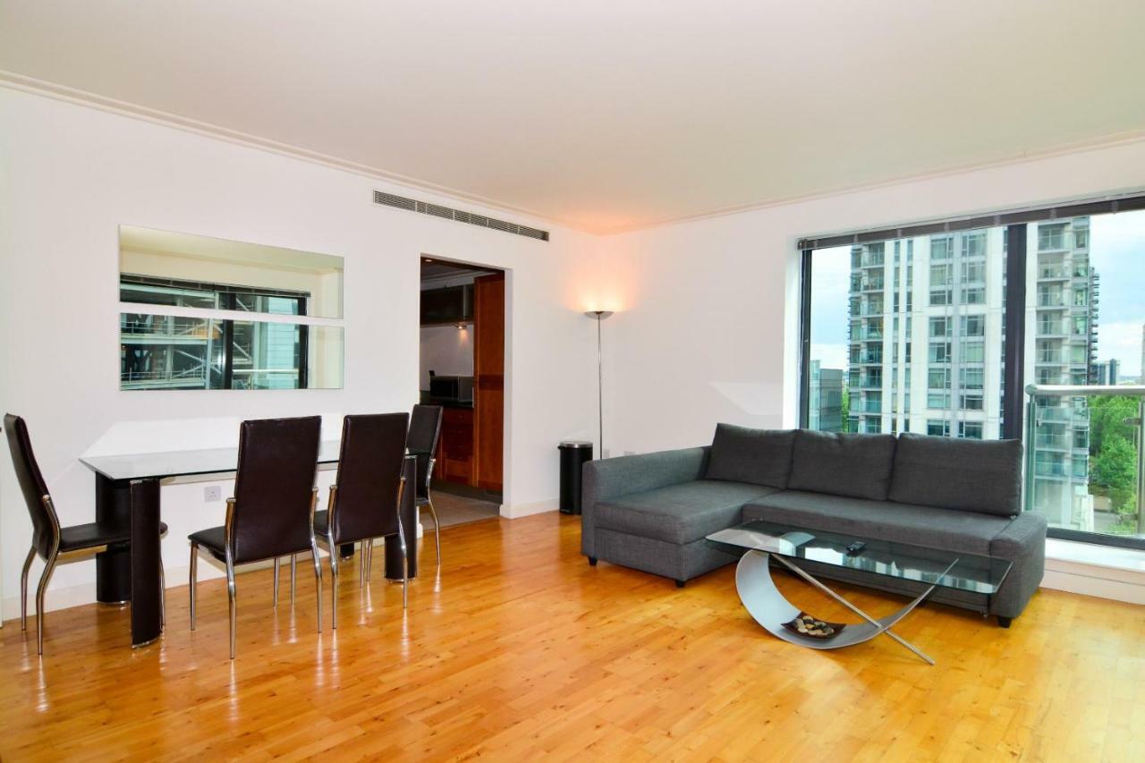 Canary Wharf - Corporate Riverside * London