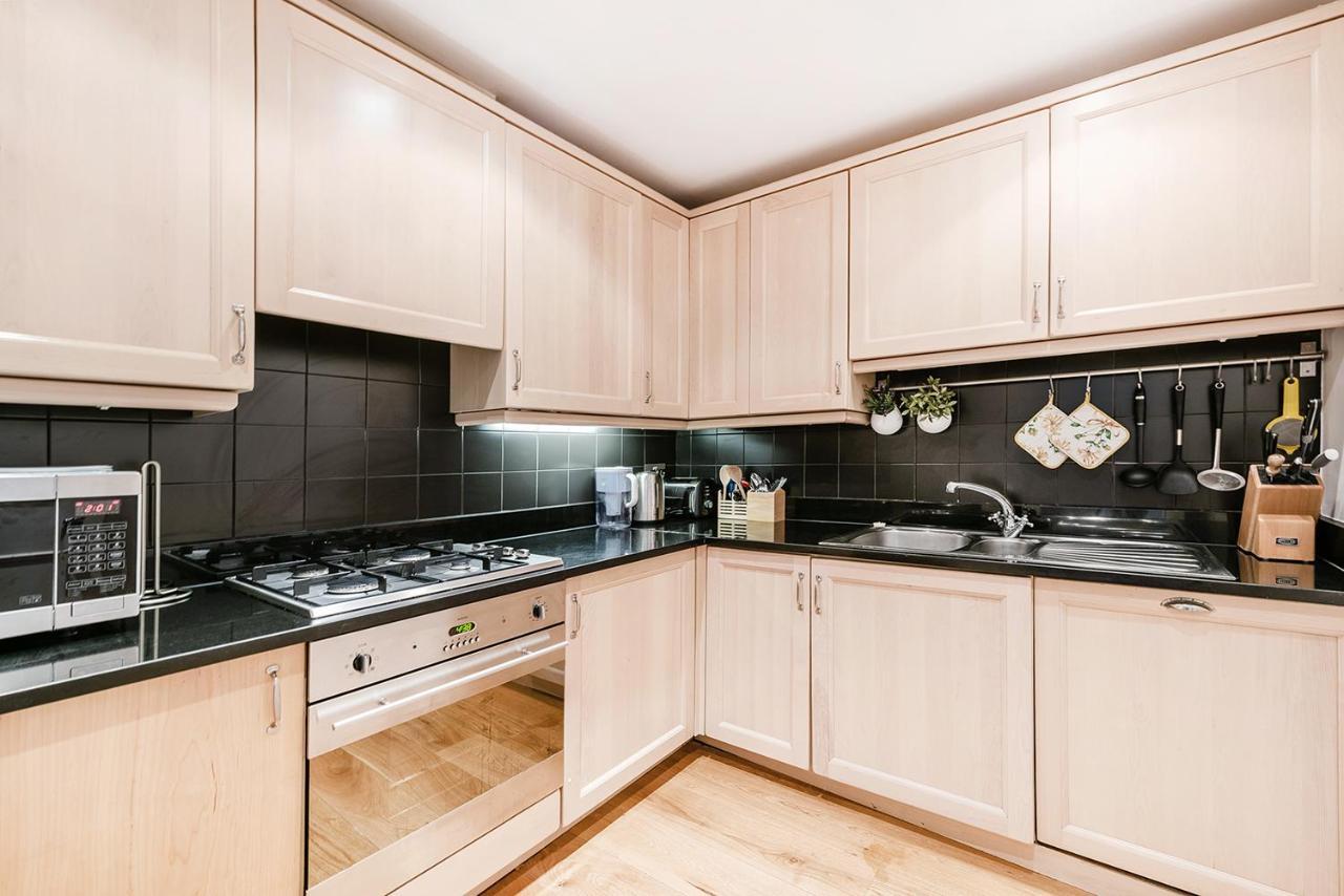 Lovely 2 Bedroom In Notting Hill Lägenhet