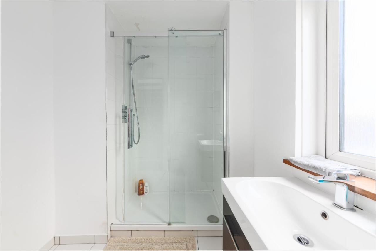 White Apartment *