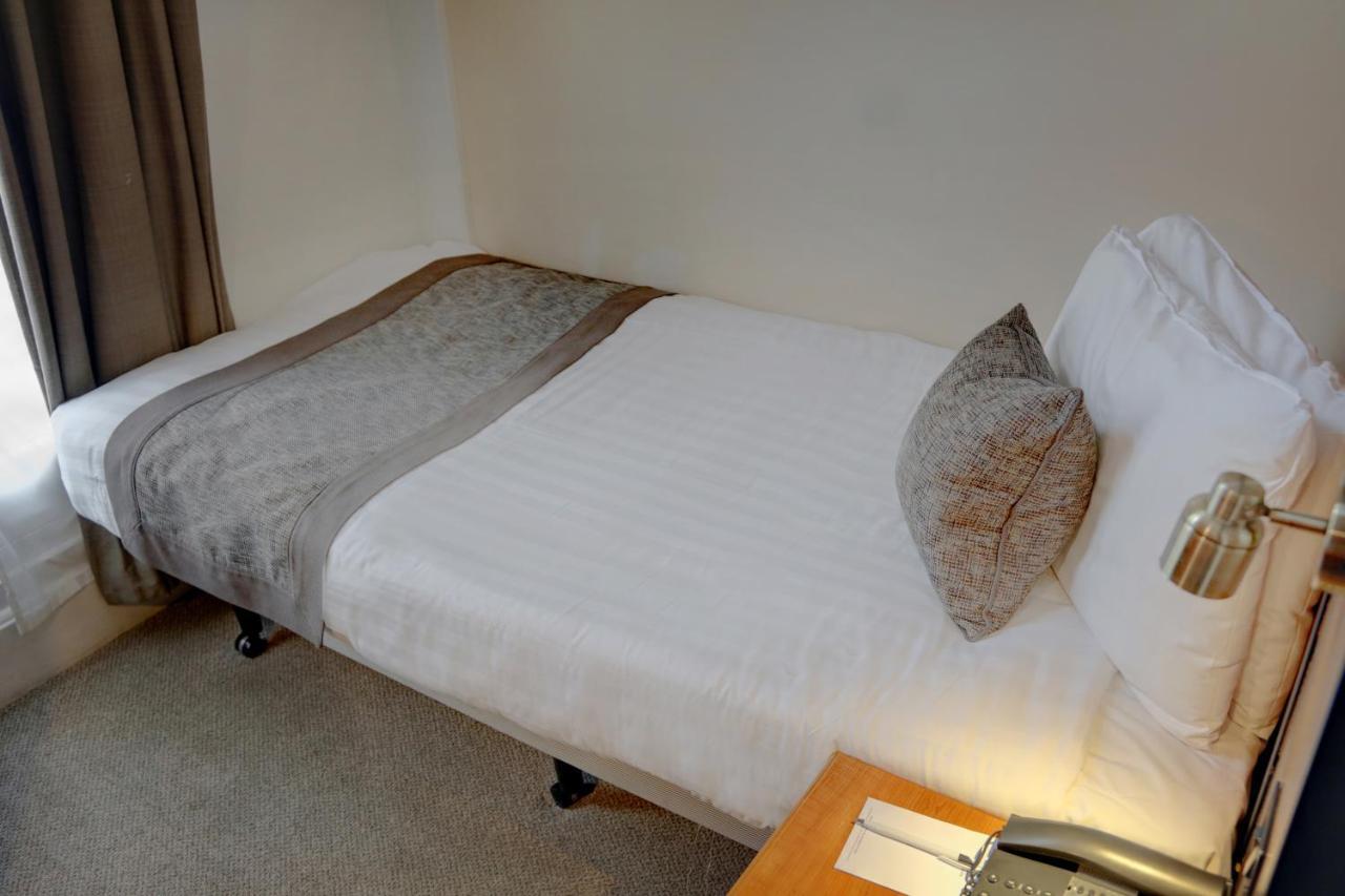 Western 3* London