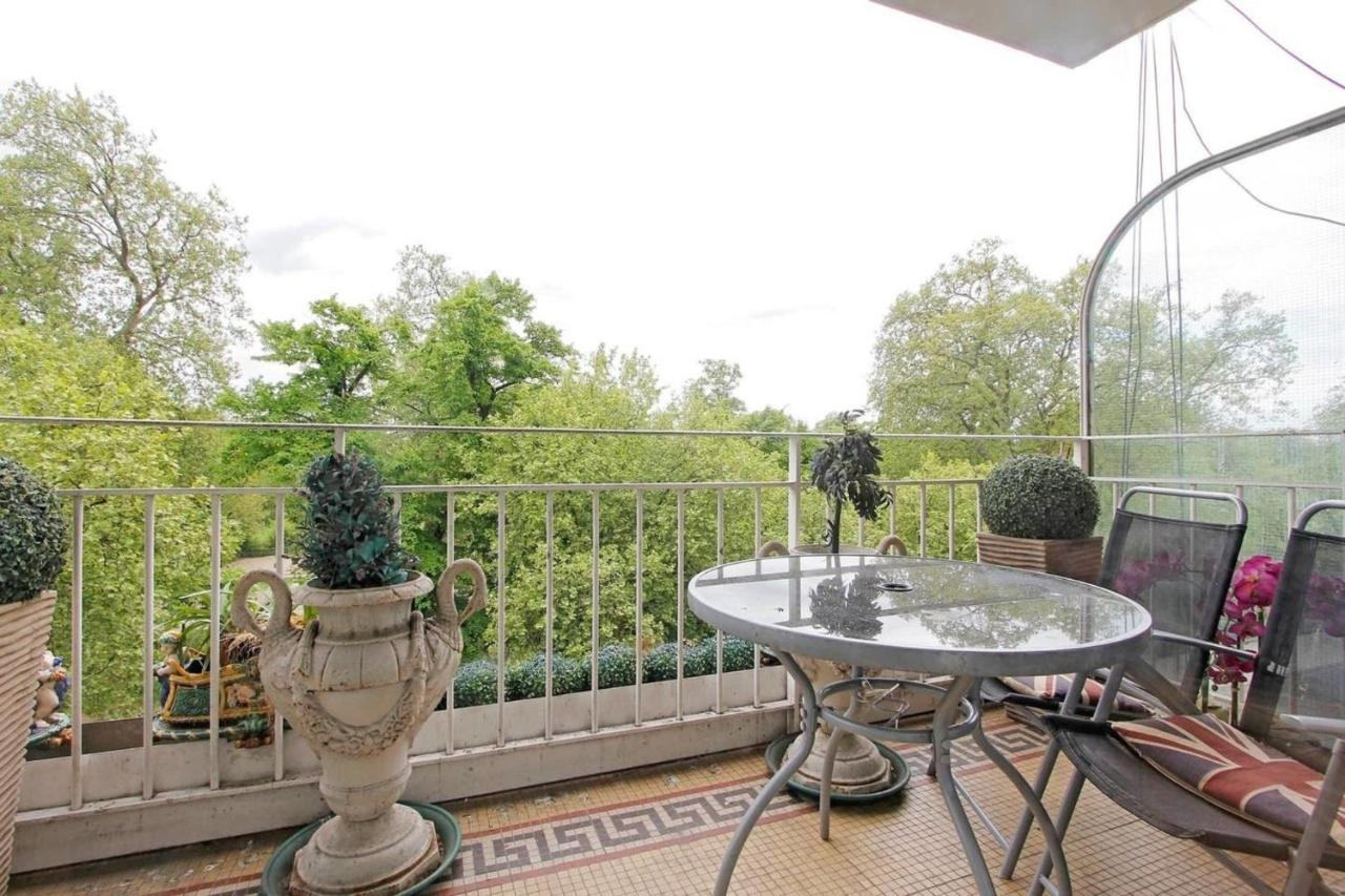 Overlooking Hyde Park Leilighet