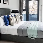 Contemporary Apartments, Wembley - Sk