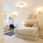 Modern Apartment Close To Central London