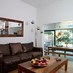 Stunning 5 Bed House With Private Garden