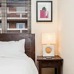 Modern And Spacious Central 1 Bedroom Apartment With Balcony