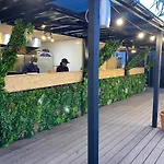 Snoozebox Stratford