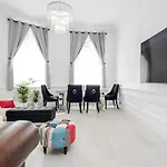 Oxford Street 2 Bed Apartment