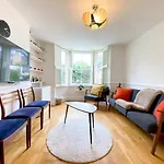 Pass The Keys Garden Apartment In Stockwell