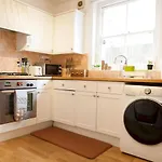 Pass The Keys Garden Apartment In Stockwell