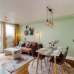 Super Spacious 2 Bedroom Apt 20Mn From Central.