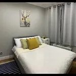 Charming 2-Bed Apartment