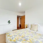 Free Parking - Two Bed Apartment By London Docklands