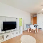 Free Parking - Two Bed Apartment By London Docklands