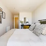 The Nine Elms Lane Arms - Stunning & Bright 2Bdr Flat