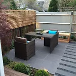Hotel Style boutique 2 bedroom house w/garden