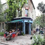 Hotel Style boutique 2 bedroom house w/garden