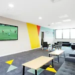 Vibrant Ensuite Rooms, London - Sk