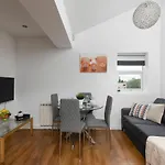 Skyvillion - Beautiful 3-Bed Central London Apartment