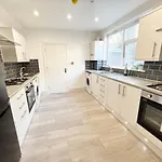 Minet Gardens House - Suite 6