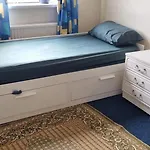 Private Room In Shares Flat Near Heathrow Airport