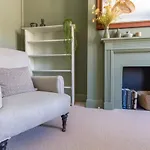 Luxuriously Designed 3 Bedroom Apartment In Clapham