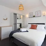 Stunning 3 Bedroom Penthouse With Terrace And Lift