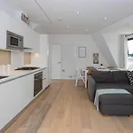 Stunning 3 Bedroom Penthouse With Terrace And Lift