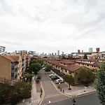 Lovely 2 Bedroom Flat Next To Victoria Park