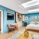 Stylish Notting Hill Air Conditioned Studio